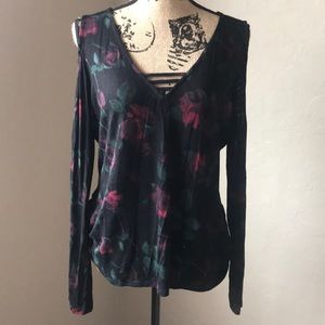 Rock & Republic top size L black with rose print